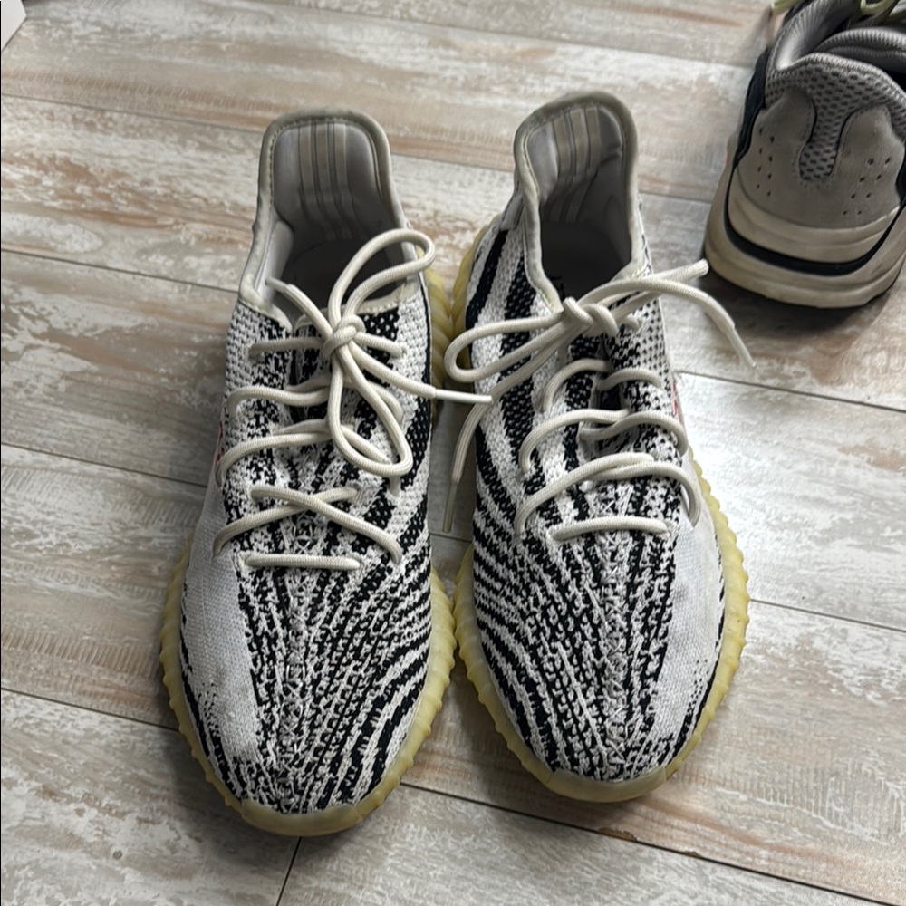 Adidas Yeezy men  Black and White Sneakers